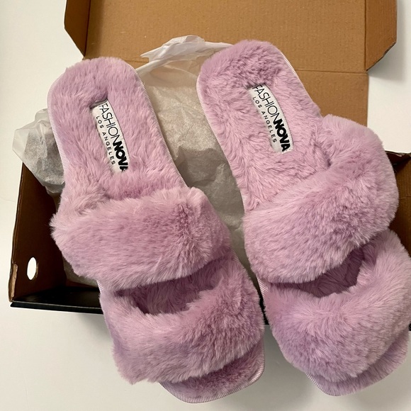 FASHION NOVA Warm and Fuzzy Slides - Picture 8 of 9